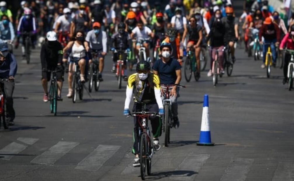 Vacunan a AMLO, inflación, deserción escolar y contaminación, entre las fotos de la semana