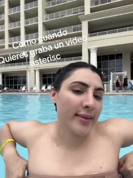 Una joven sufrió un increíble accidente en una alberca. Fuente: Captura video