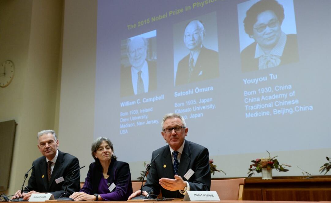 Jan Andersson, Juleen Zierath y Hans Forssberg, miembros del comité Nobel del Instituto Karolinska al anunciar el premio. Foto: AP