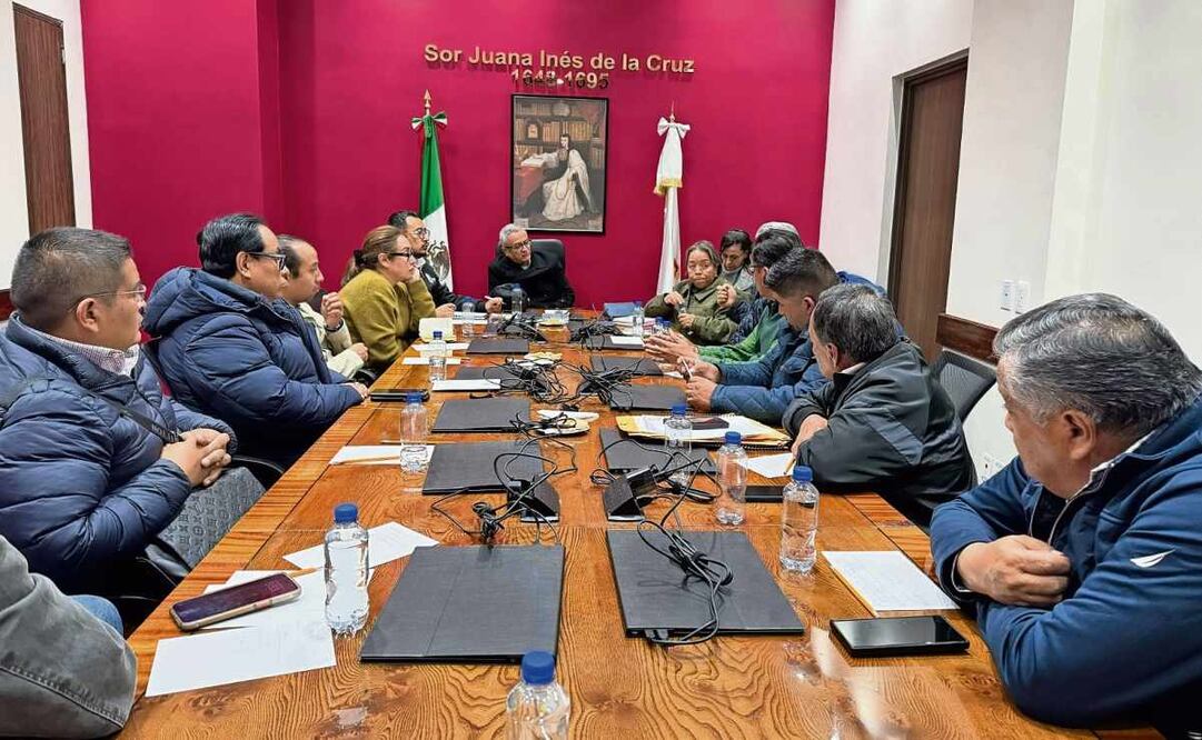 Autoridades del gobierno estatal y de Ecatepec se reunieron para definir la forma en que el ayuntamiento pagará a los trabajadores sindicalizados. Foto: Especial