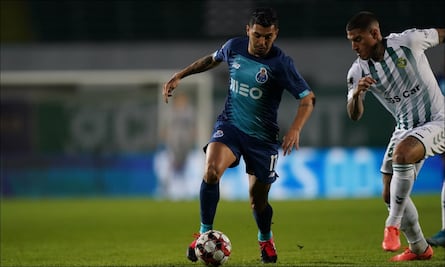 ‘Tecatito’, luce en portada tras su gol con el Porto