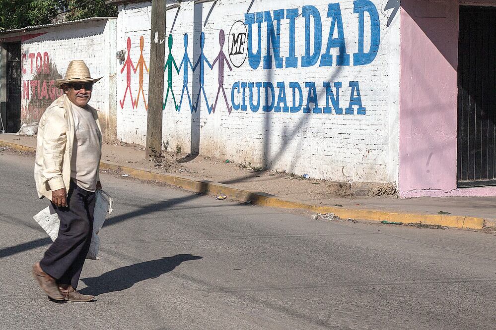 Desde hace siglos algunos municipios no renuevan a sus autoridades con el calendario electoral normal. A lo largo del año se llevan a cabo asambleas donde se elige a las autoridades de 417 ayuntamientos (GERMÁN ESPINOSA. EL UNIVERSAL)