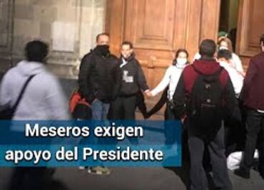 Meseros bloquean accesos a Palacio Nacional para exigir apoyos para enfrentar Covid-19