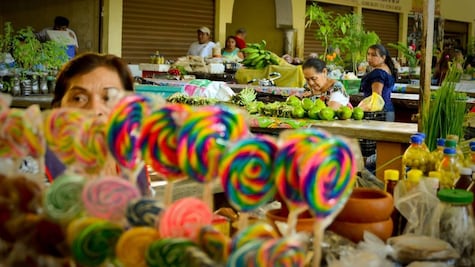 Colores, artesanías y delicias de los mercados