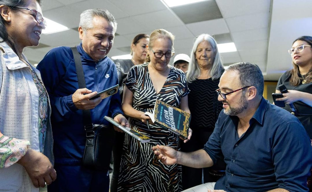 León Krauze compartió con decenas de suscriptores su novela "La gran desaparición". | Foto: Hugo Salvador.
