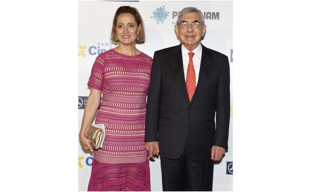 Susan Fisher y Óscar Arias en la alfombra roja para la premier del documental “Óscar Arias: sin disparar una bala” (Foto: Agustin Salinas / EL UNIVERSAL)