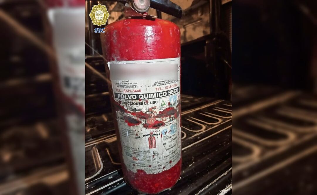 Los jóvenes grababan videos de Tik Tok mientras dañaban autos con el líquido de un extintor. (25/03/2025) Foto: Especial