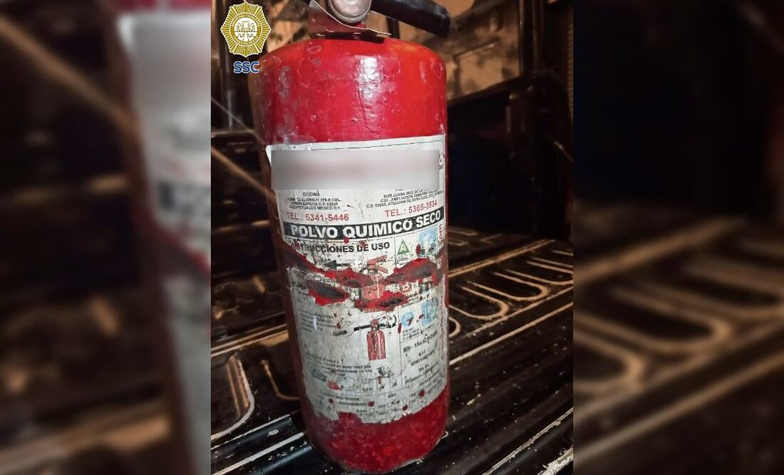 Los jóvenes grababan videos de Tik Tok mientras dañaban autos con el líquido de un extintor. (25/03/2025) Foto: Especial