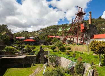 Con casco y botas, explora la Mina de Acosta