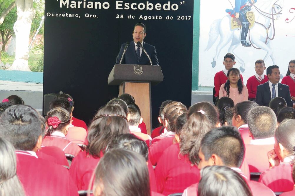 El gobernador Francisco Domínguez Servién anunció ayer una inversión por 15 mdp de Escuelas al CIEN.