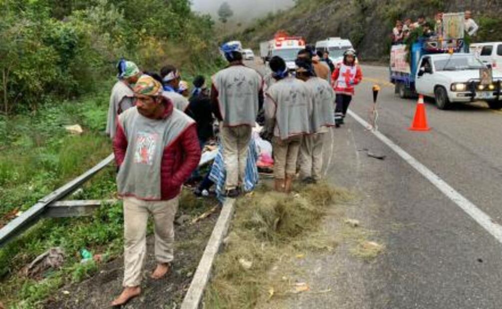 Peregrinos se salvan tras choque contra tráiler en Chiapas