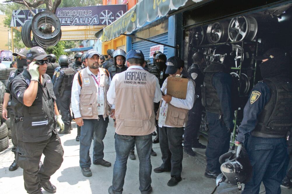 Víctimas acuden a lugares ilegales a comprar las piezas que les robaron. Foto: ARCHIVO EL UNIVERSAL
