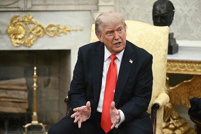 Guerra en Ucrania: Trump dice que "a veces es necesario dejarlos pelear un poco antes de separarlos”