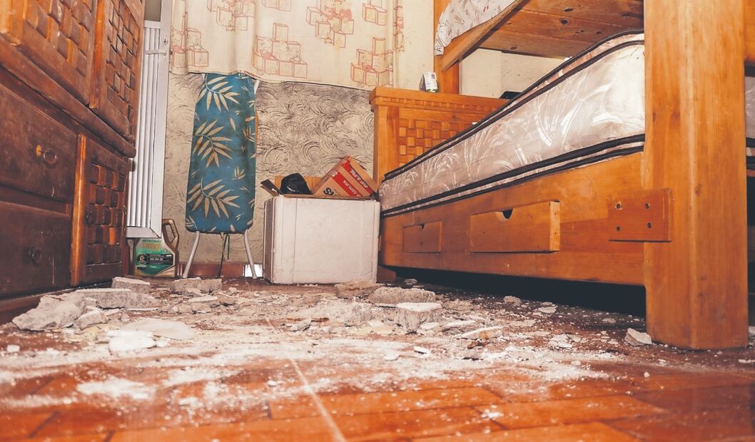 A pesar de múltiples denuncias, la familia Corona no ha recibido una solución y el inmueble presenta daños estructurales severos.  Fotos: de Osmar Alvarado