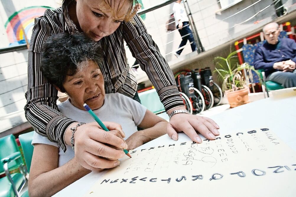 En la página se pueden consultar dudas; sugerencias sobre actividades, alimentación y ejercicios físicos (ARCHIVO EL UNIVERSAL)