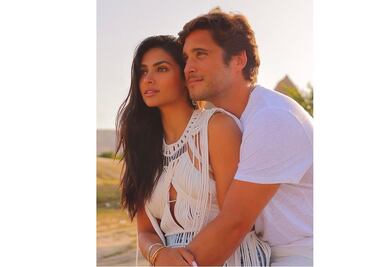 Diego Boneta y Renata Notni viven festejo de película