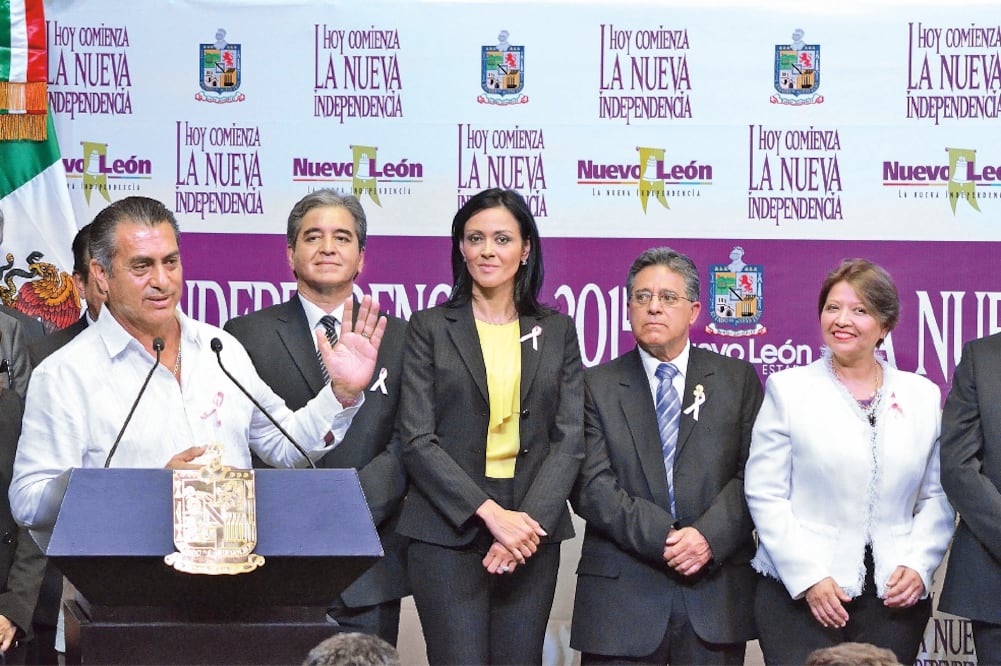 Incrementar gravámenes no fue propuesta de campaña de Jaime Rodríguez, denuncia el tricolor. En la imagen, El Bronco con parte de su gabinete (ARCHIVO EL UNIVERSAL)