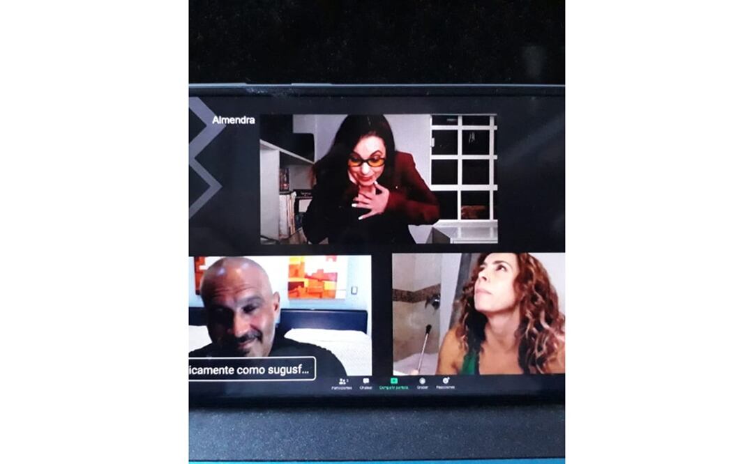 "Trajes de abrazos". Foto: Especial