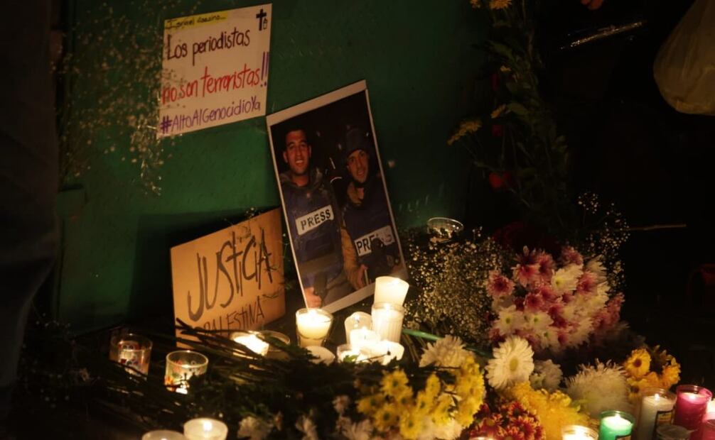 Honran en el Ángel de la Independencia a periodistas asesinados en Gaza. Foto: Carlos Mejía/ EL UNIVERSAL