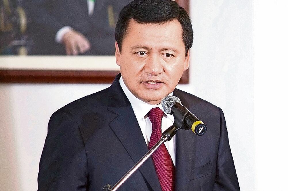 El secretario Miguel Ángel Osorio Chong afirma que sólo el diálogo destensará el problema con la CNTE y logrará evitar que se afecte más al sector privado (ARCHIVO. EL UNIVERSAL)