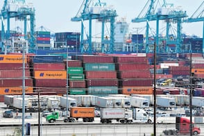 Mayoría de exportaciones de México a EU quedarían exentas de arancel de 10%, afirma Economía; cumplen con reglas de origen del T-MEC