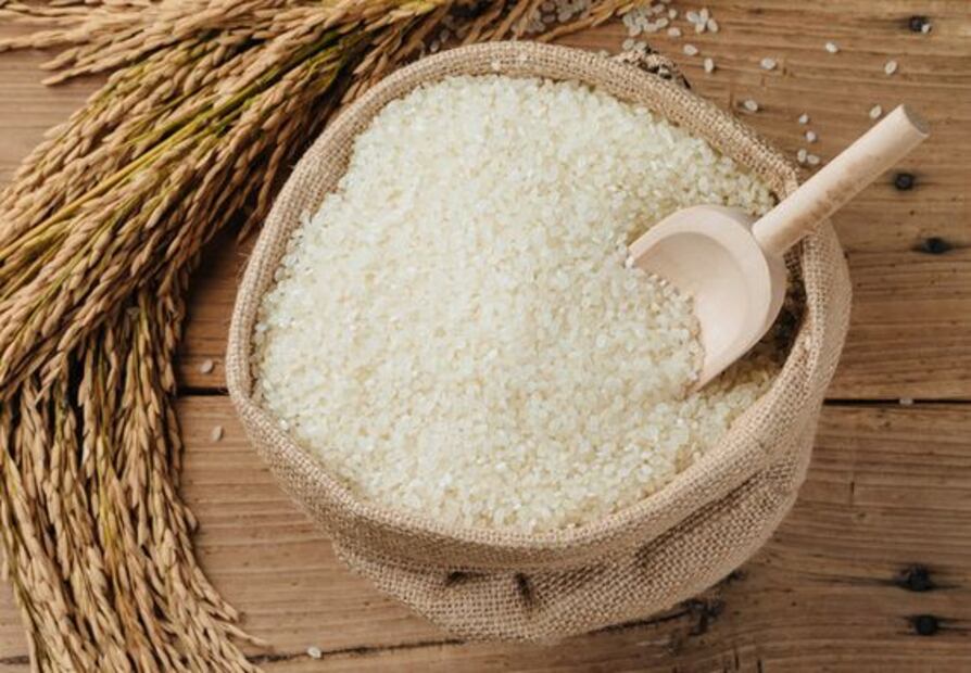 Agua de arroz: el próximo mejor amigo de tu piel 