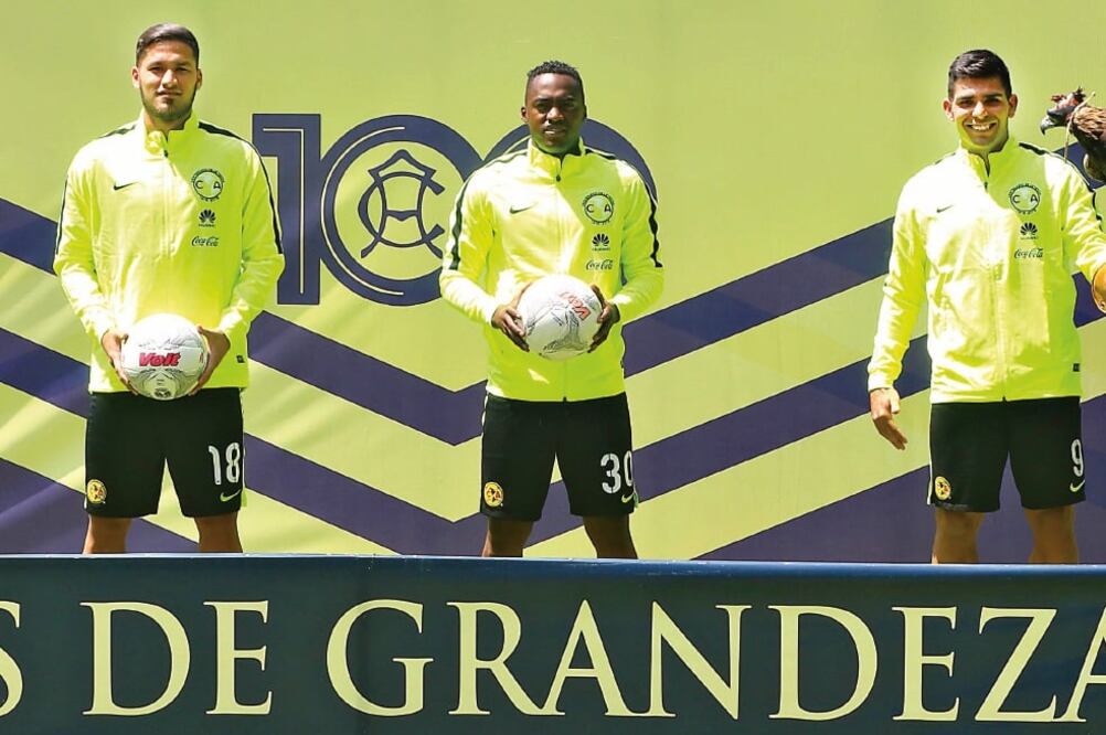 El defensa paraguayo Bruno Valdez, el volante ecuatoriano Renato Ibarra y el argentino Silvio Romero, refuerzos (HUGO ÁVILA. IMAGO7)