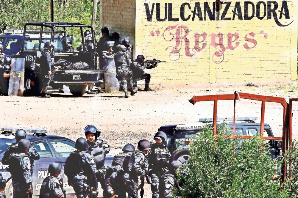 Familiares afirman que la PGR obstruye las investigaciones del caso en el que murieron ocho personas. (ARCHIVO EL UNIVERSAL)