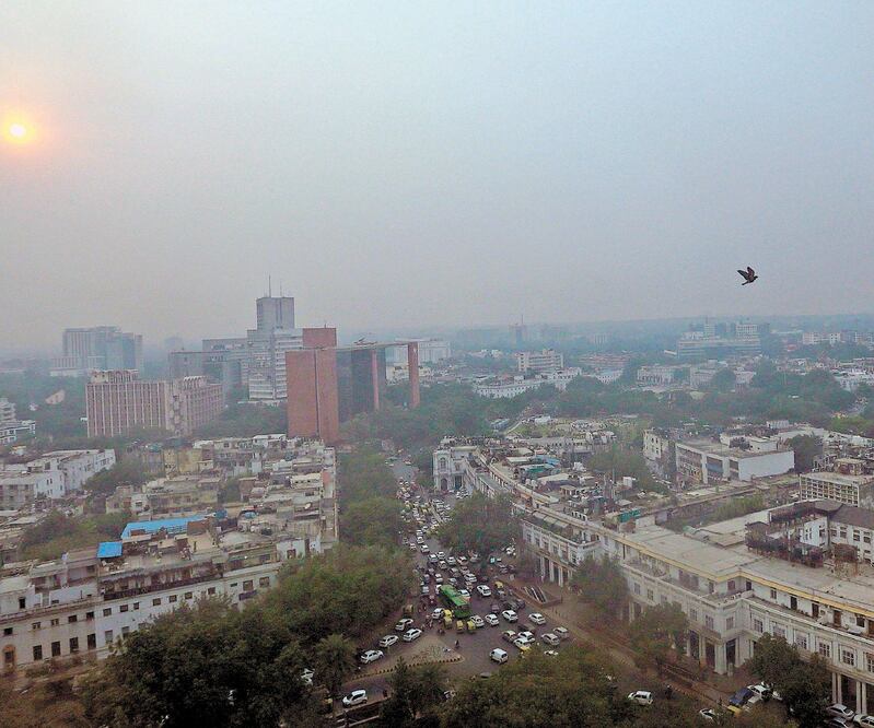 Una caída en las temperaturas, la quema estacional de rastrojos en el norte de India y el festival de Diwali a fines de octubre contribuyeron a hacer que el aire de Nueva Delhi sea irrespirable. ARCHIVO EFE