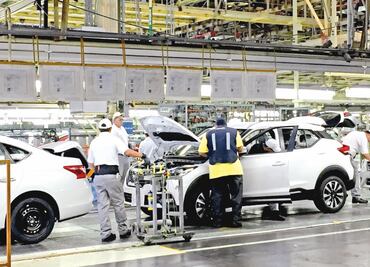 Se mantiene producción y exportación de autos