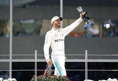 Lewis Hamilton, al podio de la historia
