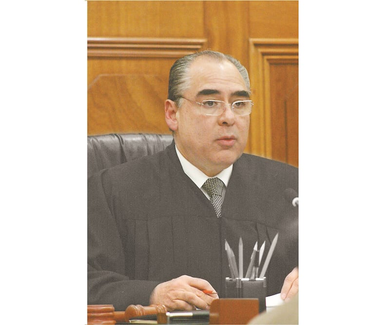 Reglamento. La Dirección General de Profesiones no reguló de qué manera la cédula permitirá verificar la identidad del titular, dijo el ministro. Foto: ARCHIVO EL UNIVERSAL