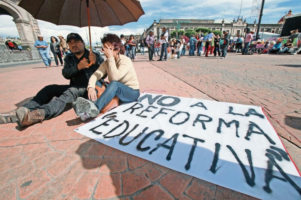 Expertos afirman que uno de los aspectos que desalienta las solicitudes es que los exámenes de ingreso se abrieron a egresados de otras profesiones. (ARCHIVO EL UNIVERSAL)