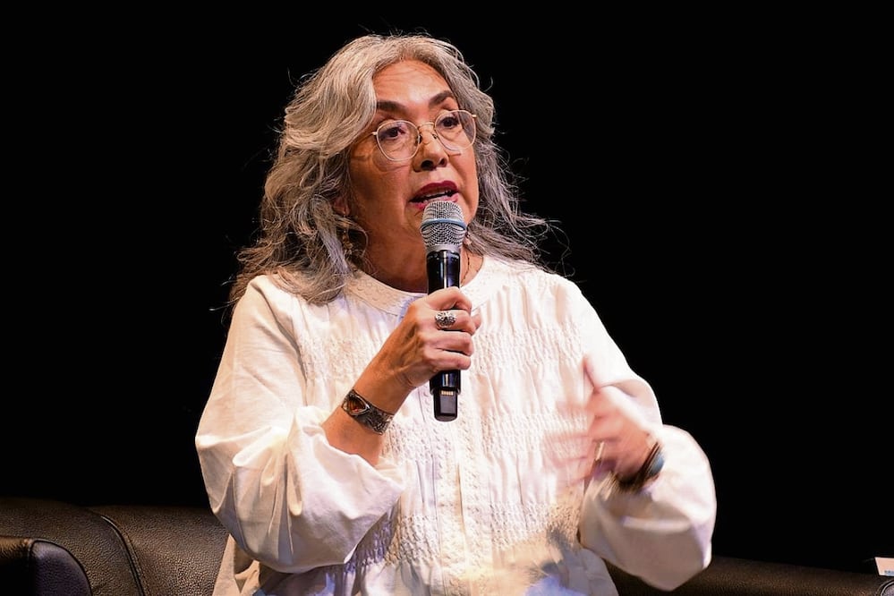 La escritora Cristina Rivera Garza dictó la conferencia magistral “Cuando la mano feroz de la impunidad te roza la piel”, ayer en la UNAM. Foto: Santiago Cadena / EL UNIVERSAL