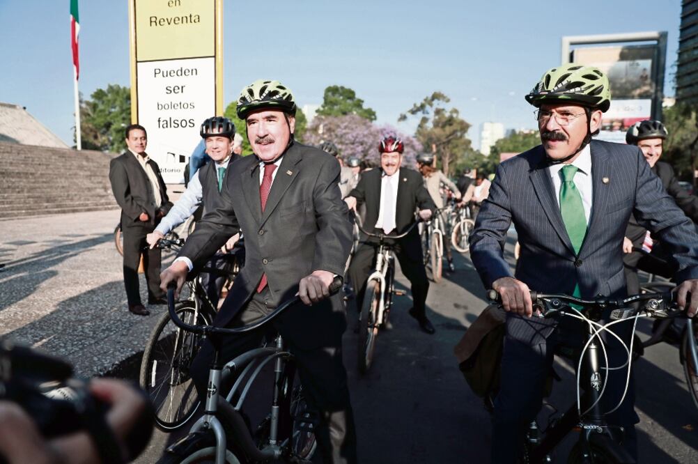 Crónica. Senadores realizan rodada sin quórum