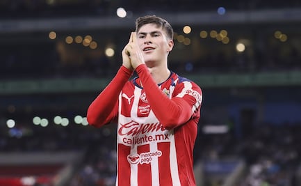 Chivas se queda sin "La Hormiga" González; el delantero será nuevo jugador del Olympiacos de Grecia