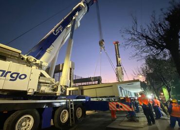 Ermita-Iztapalapa lleva más de 32 horas cerrada por maniobras para retirar pieza del Trolebús Elevado