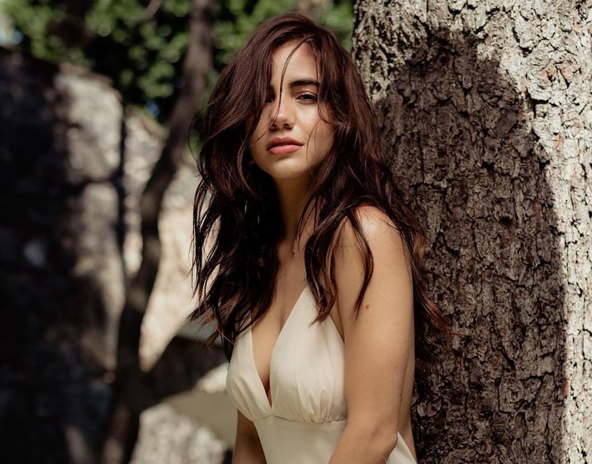La actriz posó muy sensual para presumir su increíble figura / Foto: Instagram @elavelden
