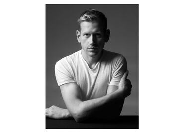 Paul Andrew estrena puesto en Salvatore Ferragamo