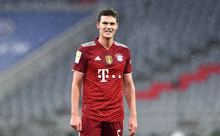 Pavard, jugador del Bayern Munich, abandonó partido por una emergencia estomacal