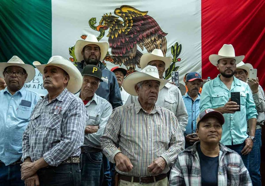 Productores exigen la destitución de Ángel Olais Ávila, jefe de la Unidad Operativa de Alimentación para el Bienestar. Foto: Diana Valdez / EL UNIVERSAL