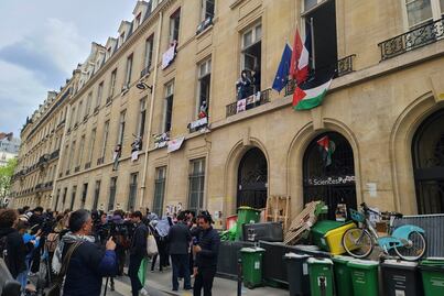 VIDEOS: Estudiantes propalestinos bloquean el prestigioso centro universitario Science Po de París