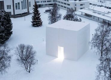 Así es una agencia de autos hecha de nieve