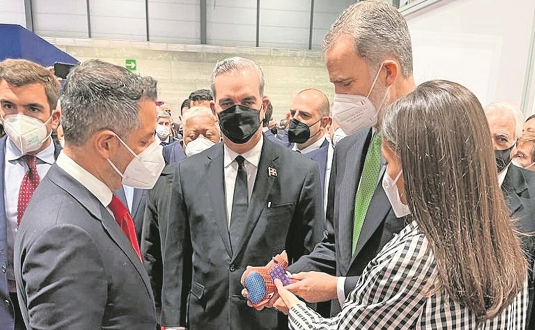 Alejandro Murat saludó a los reyes de España durante la inauguración de la Feria Internacional de Turismo, en Madrid. Foto: ESPECIAL