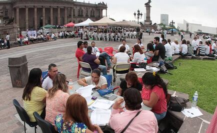 Dan clases en centro de Monterrey; protestan contra reforma educativa