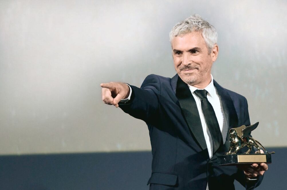 Le dedicó el premio a Libo, la mujer en quien basó la cinta. (FILIPPO MONTEFORTE. AFP)