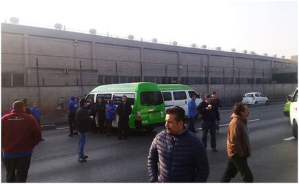 Transportistas bloquean avenidas en Ecatepec; denuncian aumento de inseguridad 