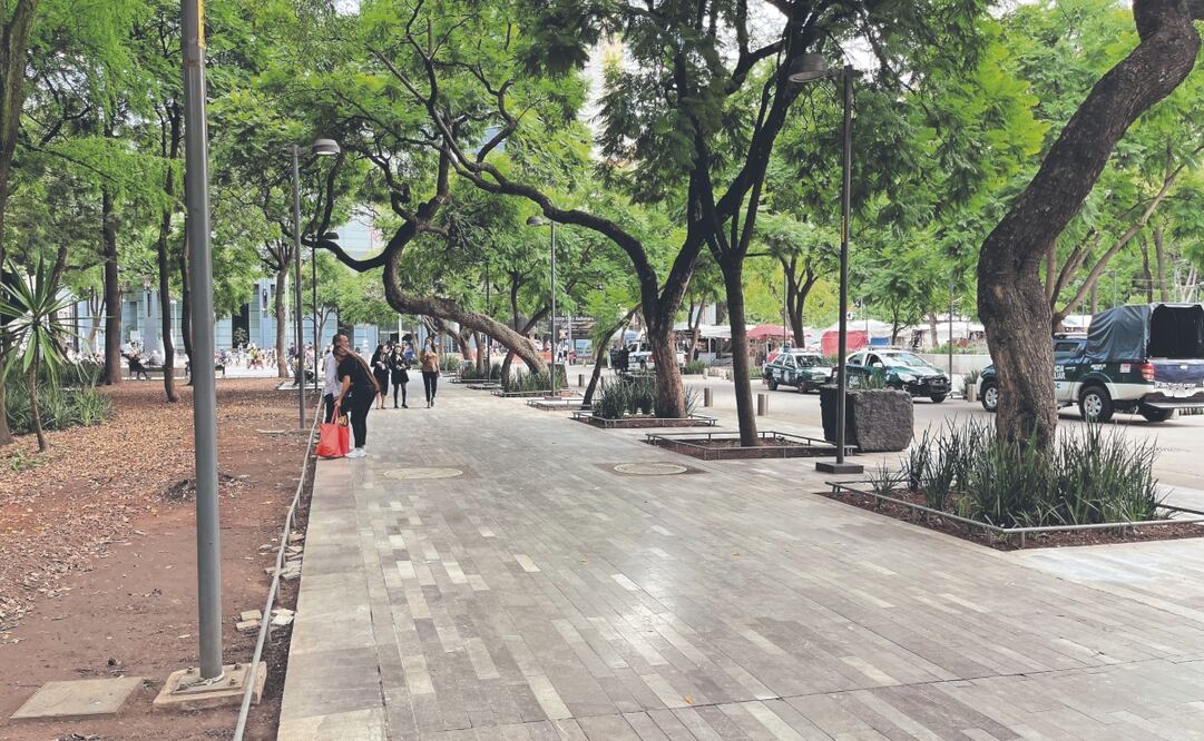 Los transeúntes ya pueden pasear por la calle Doctor Mora, luego de que este miércoles se concluyó el retiro de comerciantes. Foto: de Rafael García. El Universal