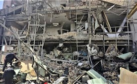 Paquistán asegura que EU e Irán negocian desescalada tras nuevos bombardeos; conflicto ya afecta a países como Egipto e Irak