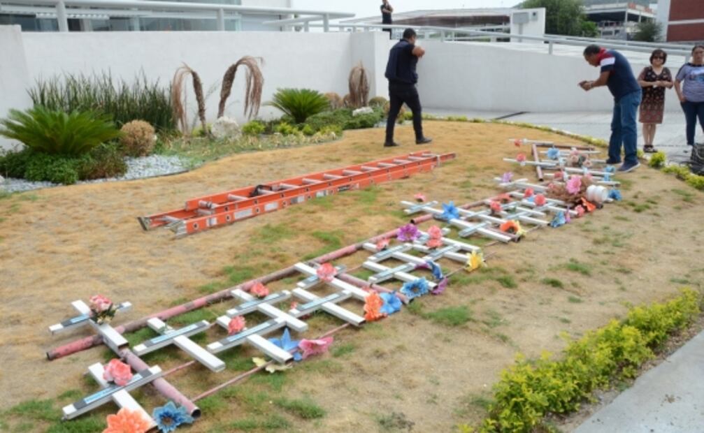 A 11 años de tragedia del Casino Royale en NL, destruyen área donde familiares de víctimas colocan ofrendas florales